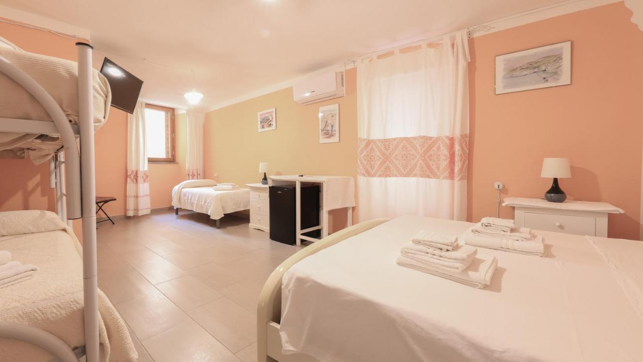 Hôtel Welcomely - S'Apposentu à Bosa Extérieur photo