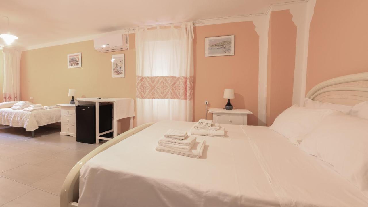 Hôtel Welcomely - S'Apposentu à Bosa Extérieur photo